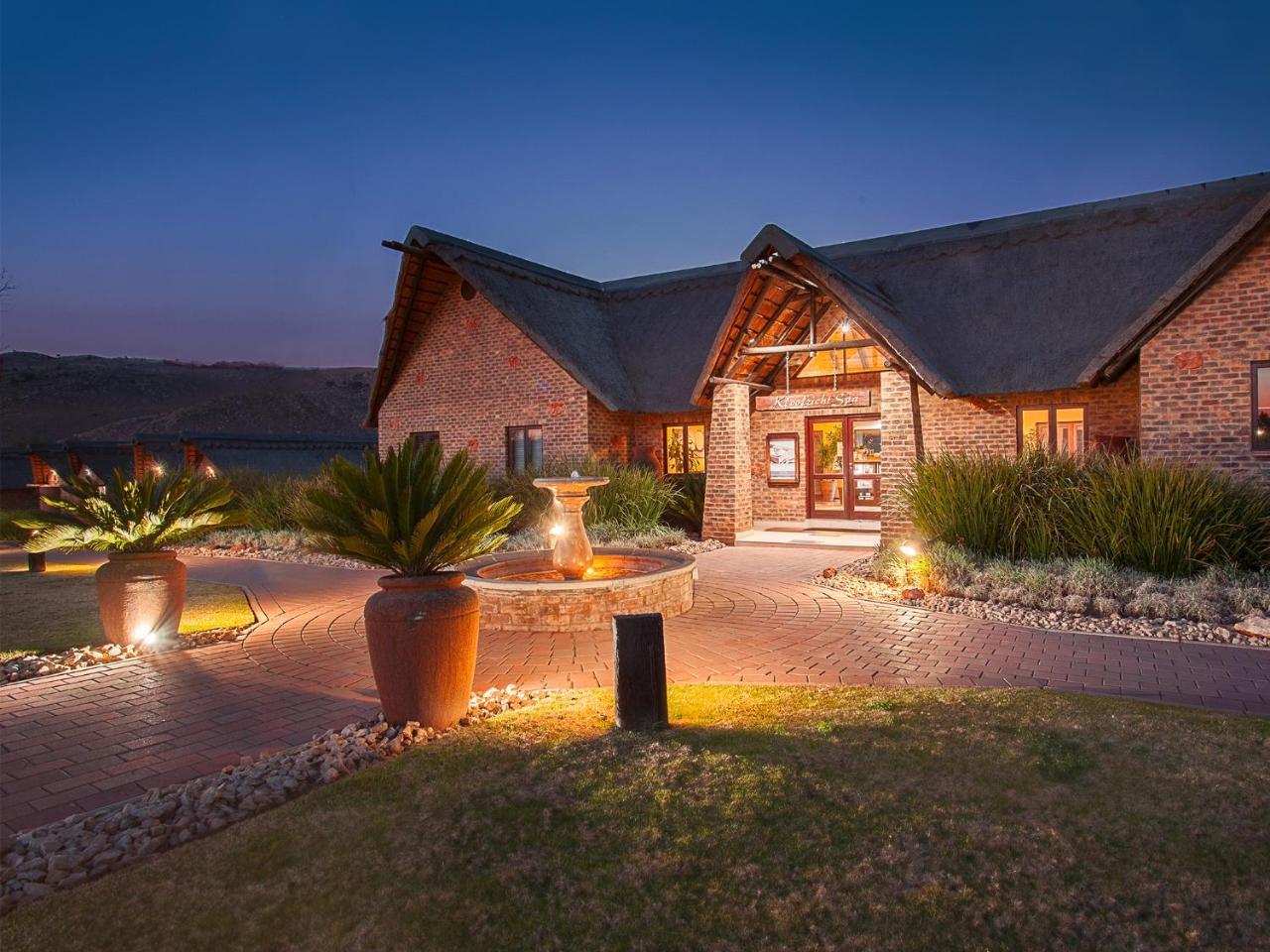 Kloofzicht Lodge & Spa Krugersdorp Zewnętrze zdjęcie The clubhouse at the Links Shell Cove