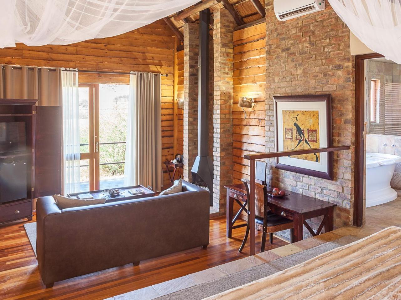 Kloofzicht Lodge & Spa Krugersdorp Zewnętrze zdjęcie Interior of a suite at the lodge
