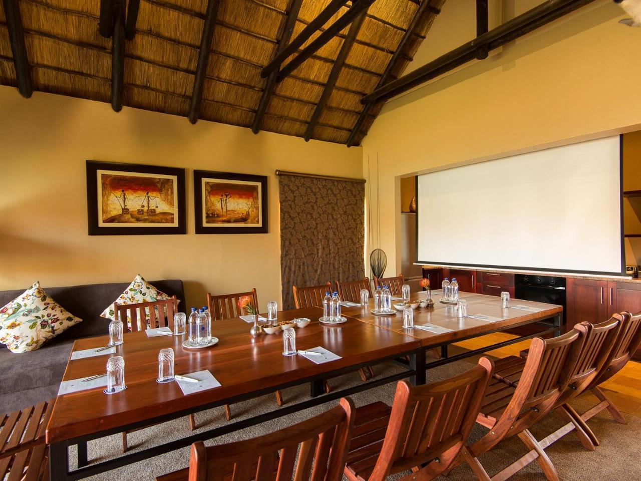 Kloofzicht Lodge & Spa Krugersdorp Zewnętrze zdjęcie Conference room at the Victoria Falls Hotel