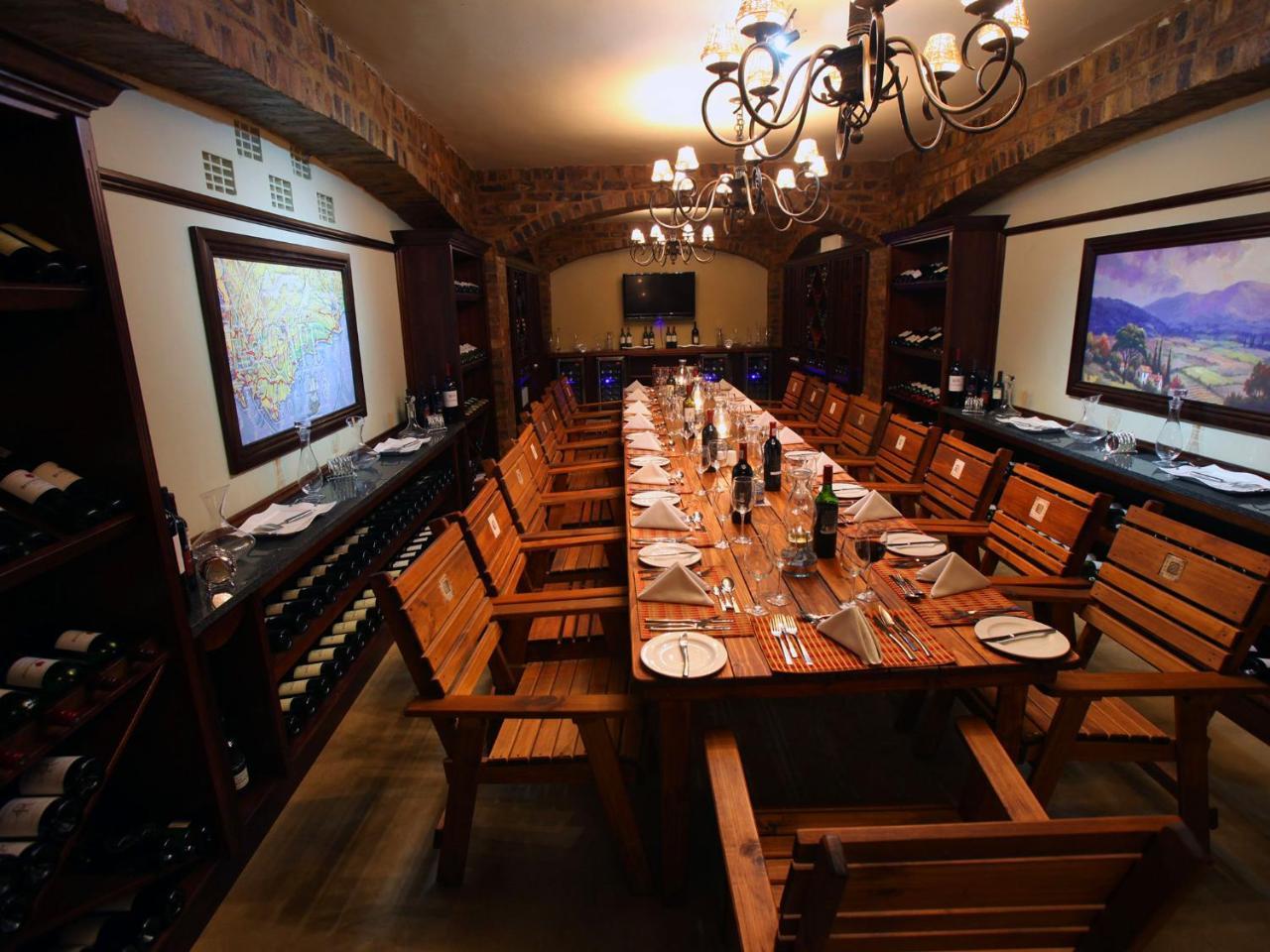Kloofzicht Lodge & Spa Krugersdorp Zewnętrze zdjęcie Wine tasting room at the winery